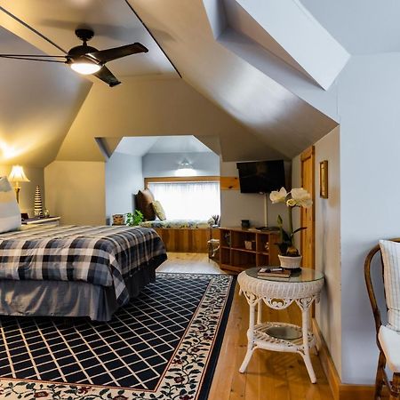 A Hidden Gem Bed And Breakfast 윈저 외부 사진
