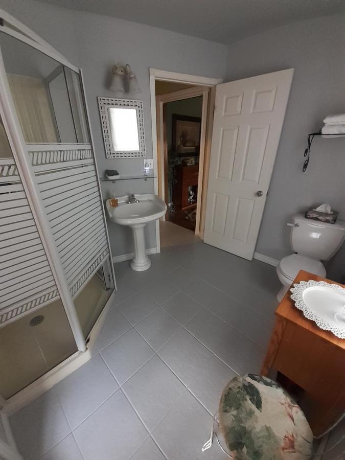 A Hidden Gem Bed And Breakfast 윈저 외부 사진