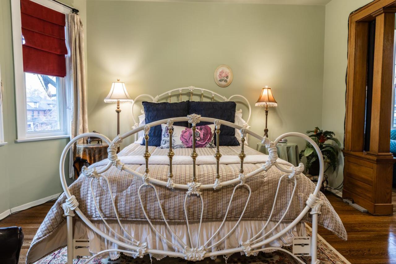 A Hidden Gem Bed And Breakfast 윈저 외부 사진