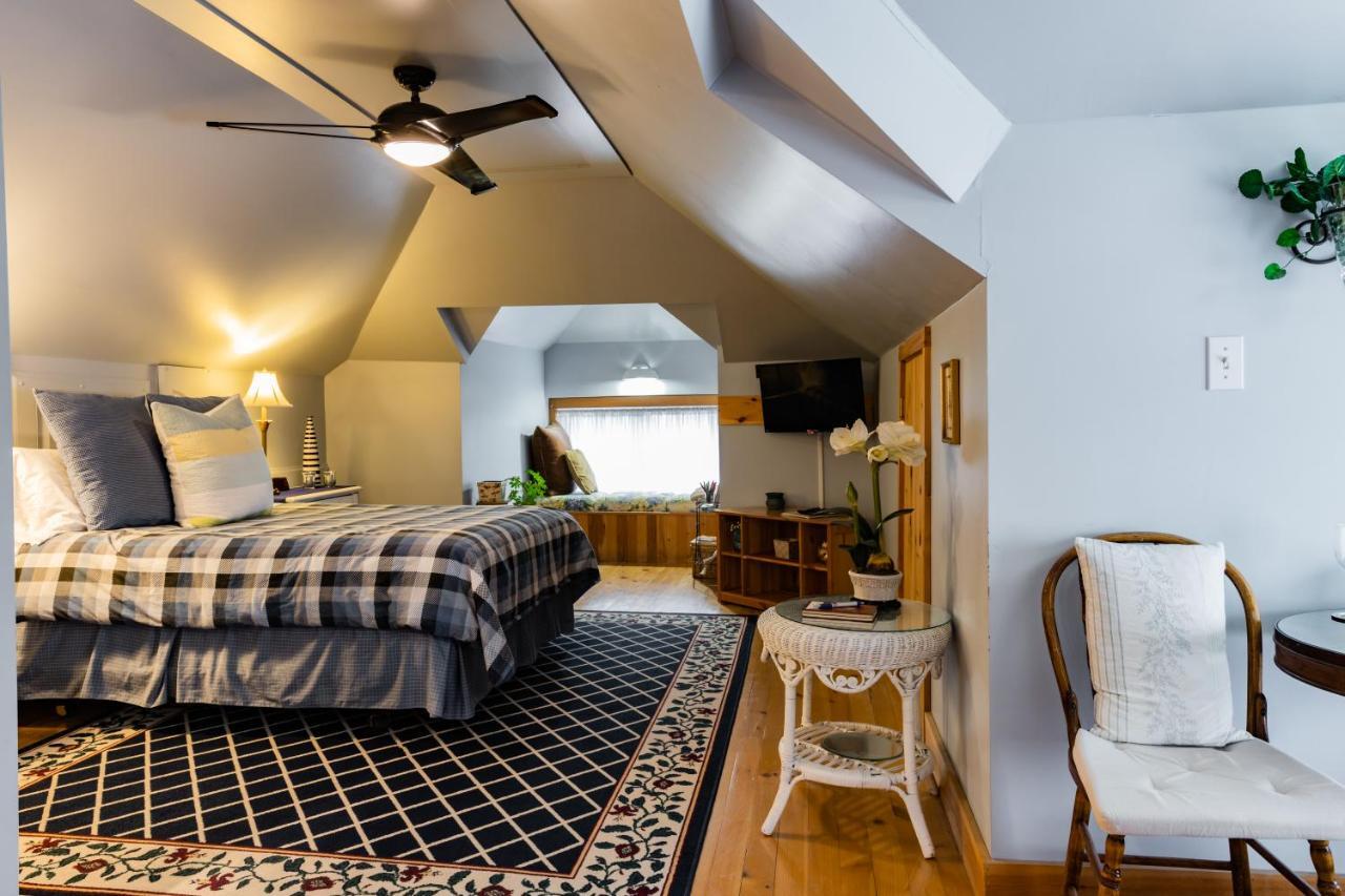 A Hidden Gem Bed And Breakfast 윈저 외부 사진