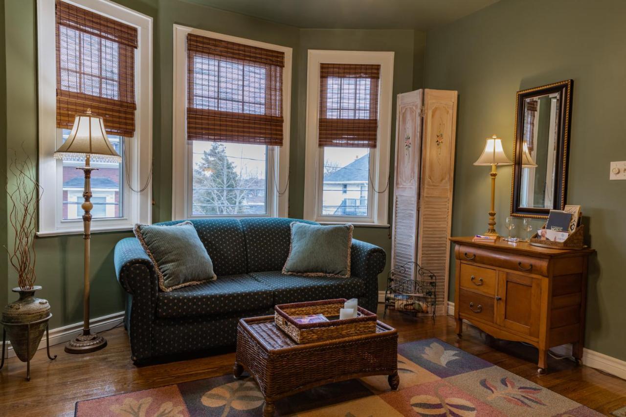 A Hidden Gem Bed And Breakfast 윈저 외부 사진